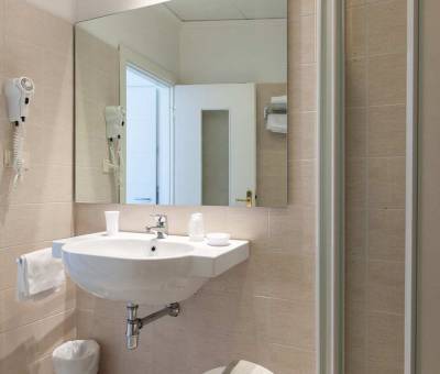Hotel Nord Est Cattolica bagno camera